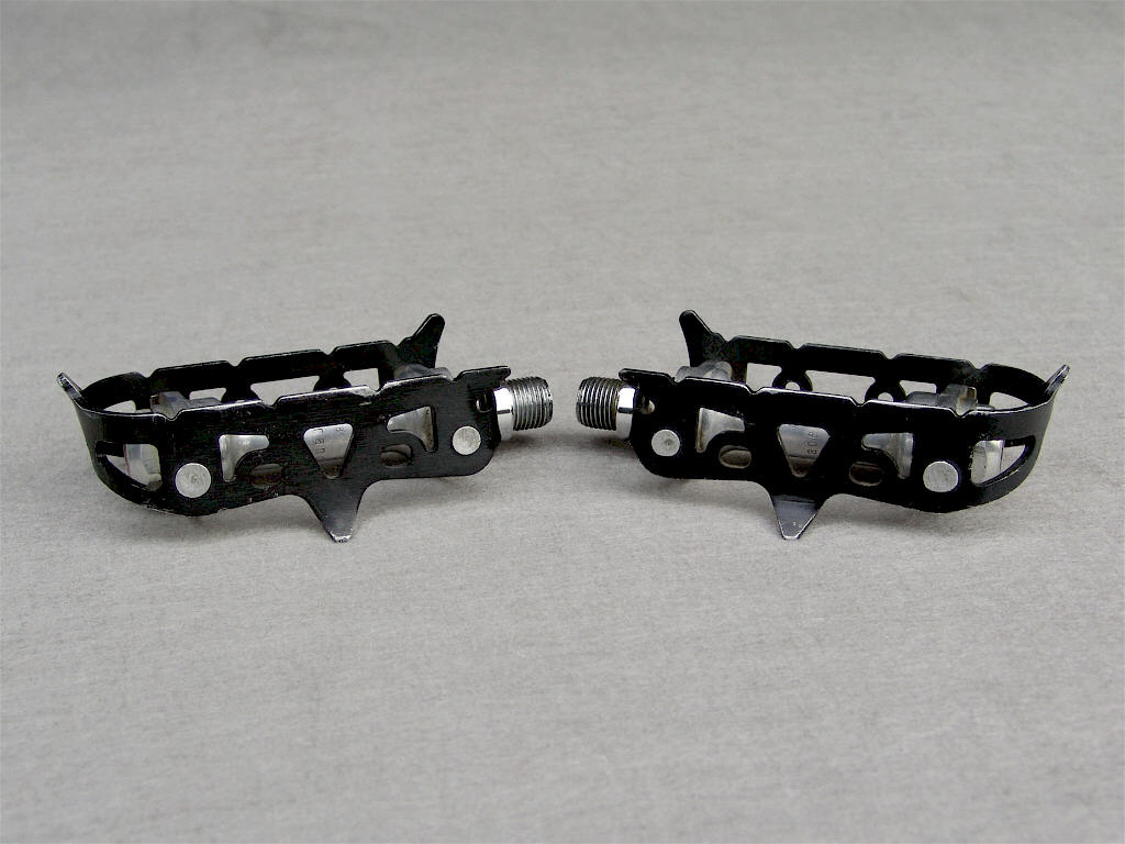 <------------------ SOLD ------------------> Maillard 700 RN Professional pedals - Black anodized alloy cages (USED)