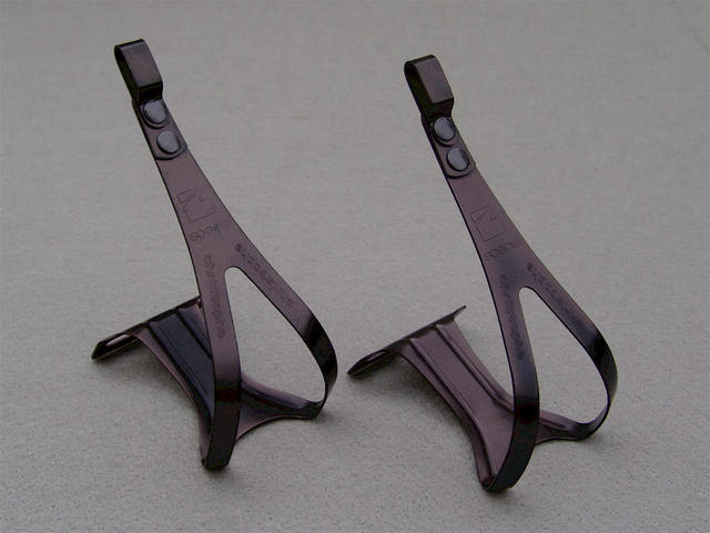 <------------------ SOLD ------------------> Christophe "Z" series aluminum alloy toe clips - Large (NOS)