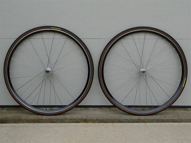 <------------------ SOLD ------------------> Campagnolo Record / Velocity Aerohead wheelset - 700c clincher - (USED)
