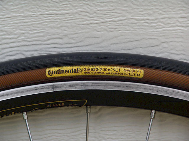 <------------------ SOLD ------------------> Campagnolo Record / Velocity Aerohead wheelset - 700c clincher - (USED)