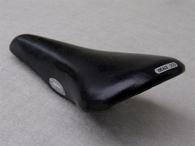 <------------------ SOLD ------------------> Ideale 2001 saddle - Black leather cover (NOS)
