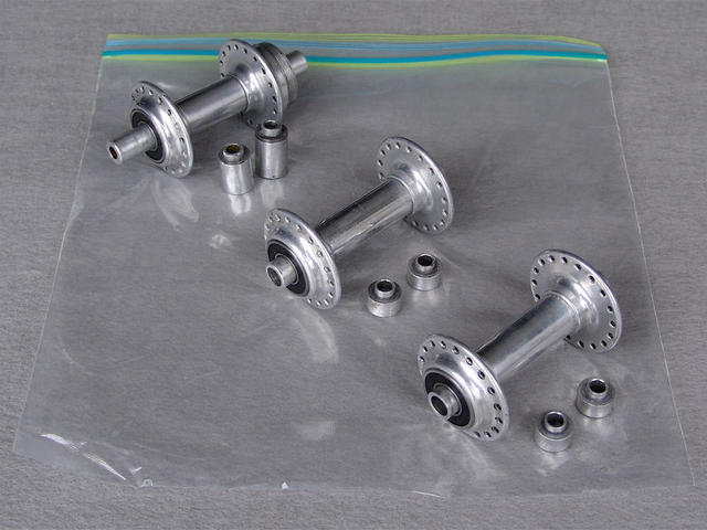<------------------ SOLD ------------------> Weyless hubs - 2 front / 1 rear - new bearings (USED)