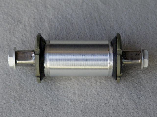 <------------------ SOLD ------------------> MAVIC 610 bottom bracket - 114 mm - threadless cartridge (USED)