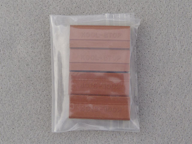 <------------------ SOLD ------------------> Kool-Stop brake pads - iron oxide compound - Campagnolo type (UNUSED)