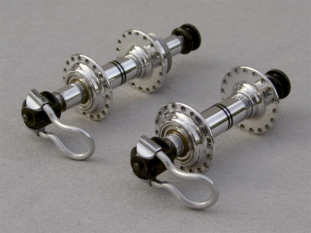 <------------------ SOLD ------------------> Weyless quick release hubset - 100 / 122 mm OLD - English thread (USED)