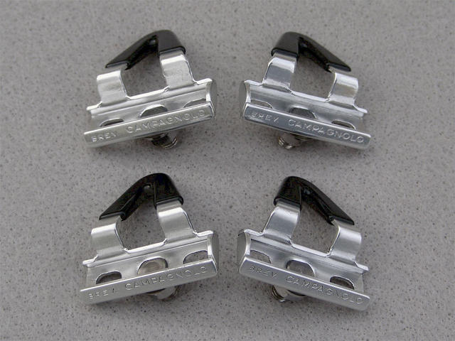 <------------------ SOLD ------------------> Campagnolo Super Record brake shoes - aluminum alloy - post 1982 (USED)