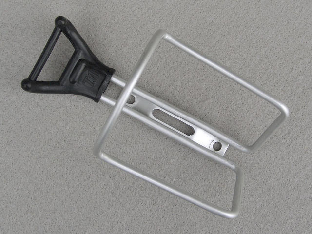 <------------------ SOLD ------------------> Specialites T.A. bottle cage - aluminum alloy (USED)