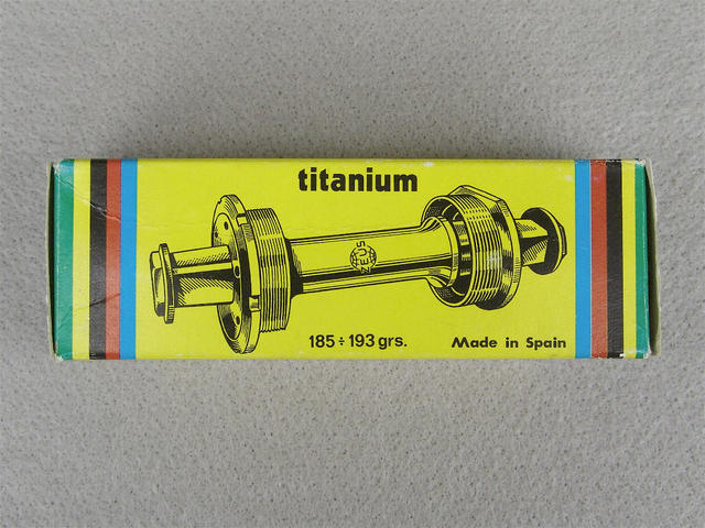 <------------------ SOLD ------------------> Zeus 2000 bottom bracket - titanium - 118 mm - French threaded (NOS)