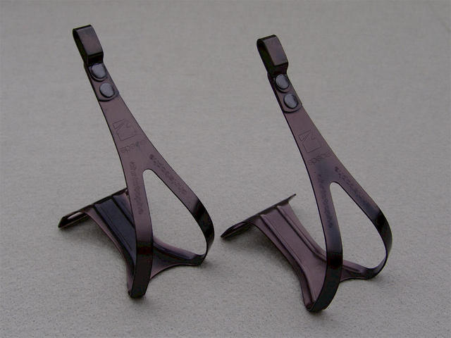 <------------------ SOLD ------------------> Christophe "Z" series aluminum alloy toe clips - Large (NOS)