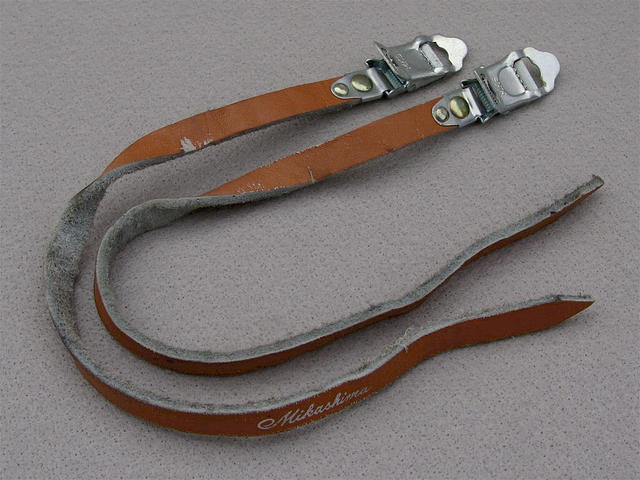 <------------------ SOLD ------------------> Mikashima (MKS) leather toe straps (USED)