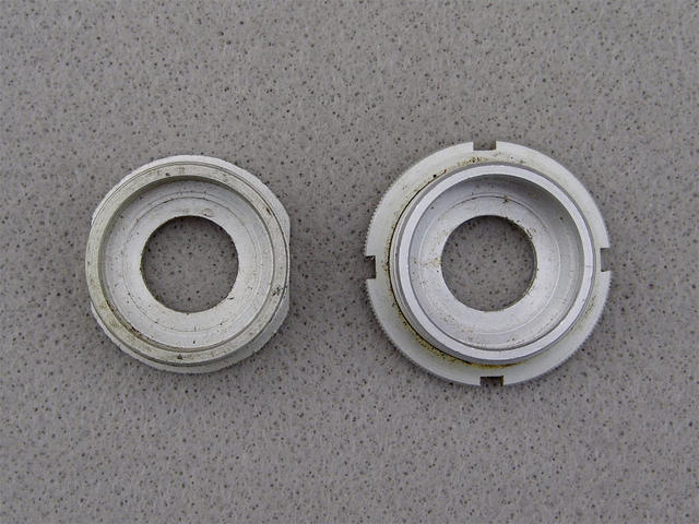 <------------------ SOLD ------------------> Stronglight 650 / 651 bottom bracket cups - Italian threaded (NOS)