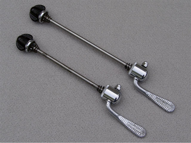 <------------------ SOLD ------------------> Simplex SX 3607 quick release mechanisms - circa 1975 to 1979 (USED)