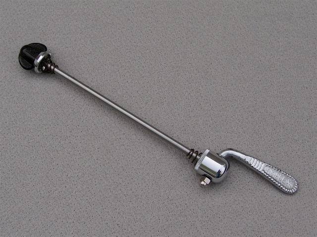 <------------------ SOLD ------------------> Simplex SX 3607 quick release mechanism - rear - circa 1975 to 1979 (USED)