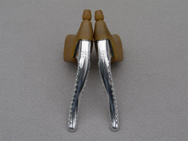 <------------------ SOLD ------------------> MAFAC 429 brake levers - aluminum bodies - post 1979 (NOS)