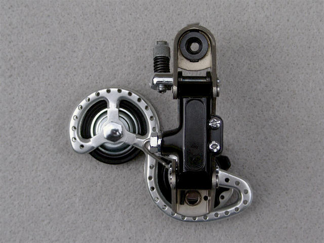 <------------------ SOLD ------------------> Huret Success Titanium rear derailleur (UNUSED / BLEM)