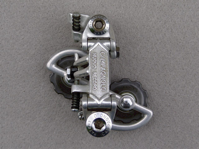 <------------------ SOLD ------------------> Campagnolo Nuovo Record 1020/A rear derailleur - 1973 (NOS)