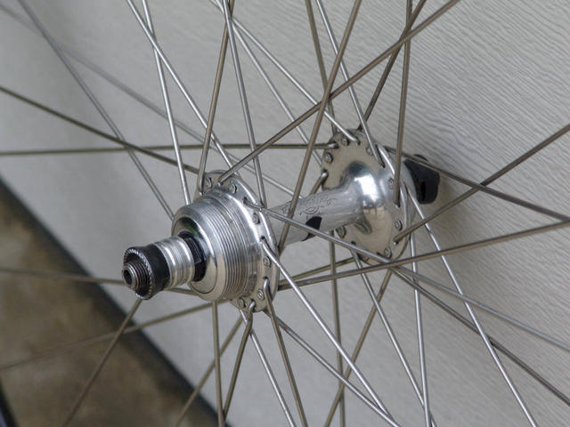 <------------------ SOLD ------------------> Campagnolo Record / Velocity Aerohead wheelset - 700c clincher - (USED)