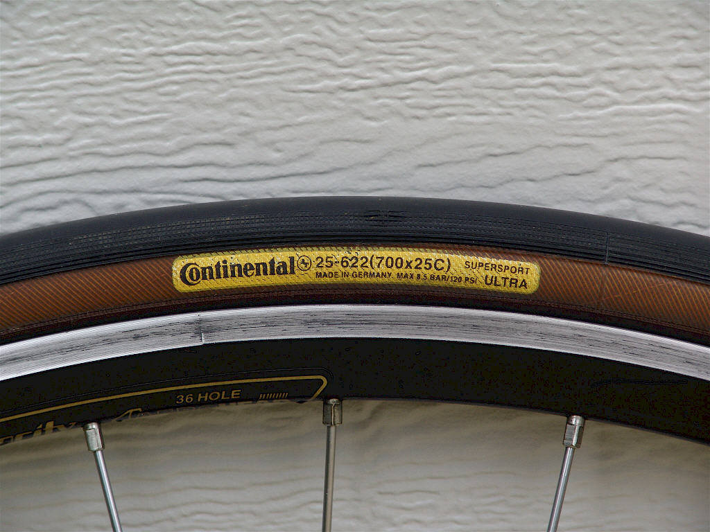 <------------------ SOLD ------------------> Campagnolo Record / Velocity Aerohead wheelset - 700c clincher - (USED)