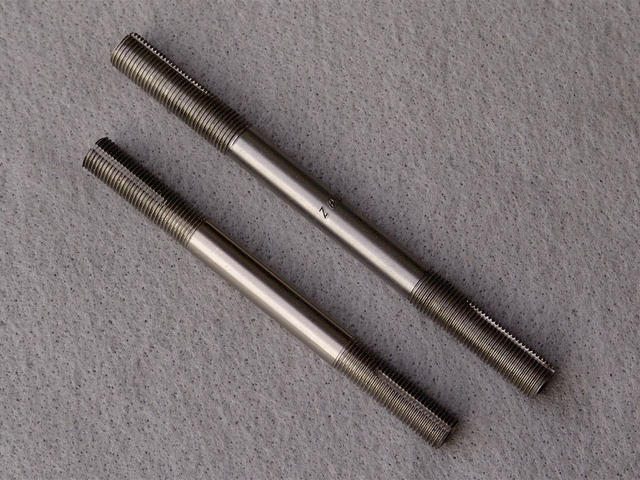 <------------------ SOLD ------------------> Zeus 2000 series front and rear axles - titanium (NOS)