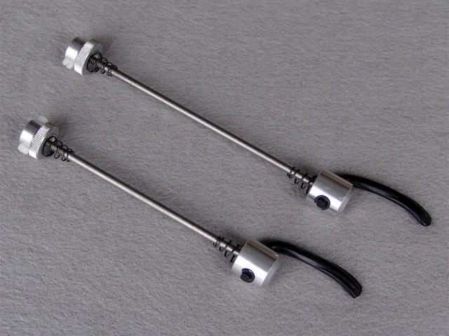 <------------------ SOLD ------------------> Pino Morroni quick release mechanisms - titanium - 1st edition (NOS)