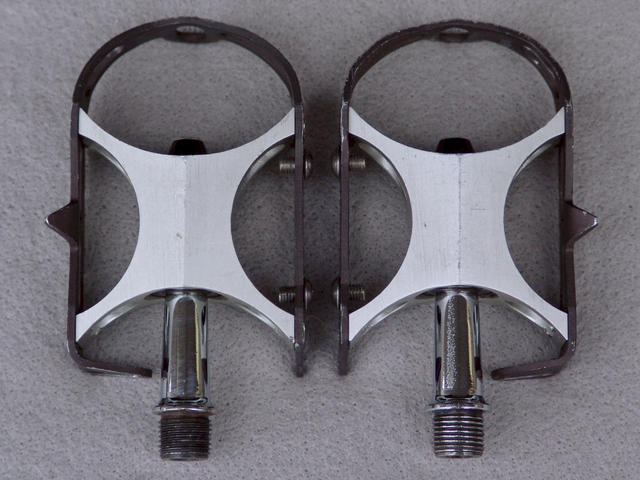 <------------------ SOLD ------------------> WEYLESS pedals - "road" profile cages (USED)