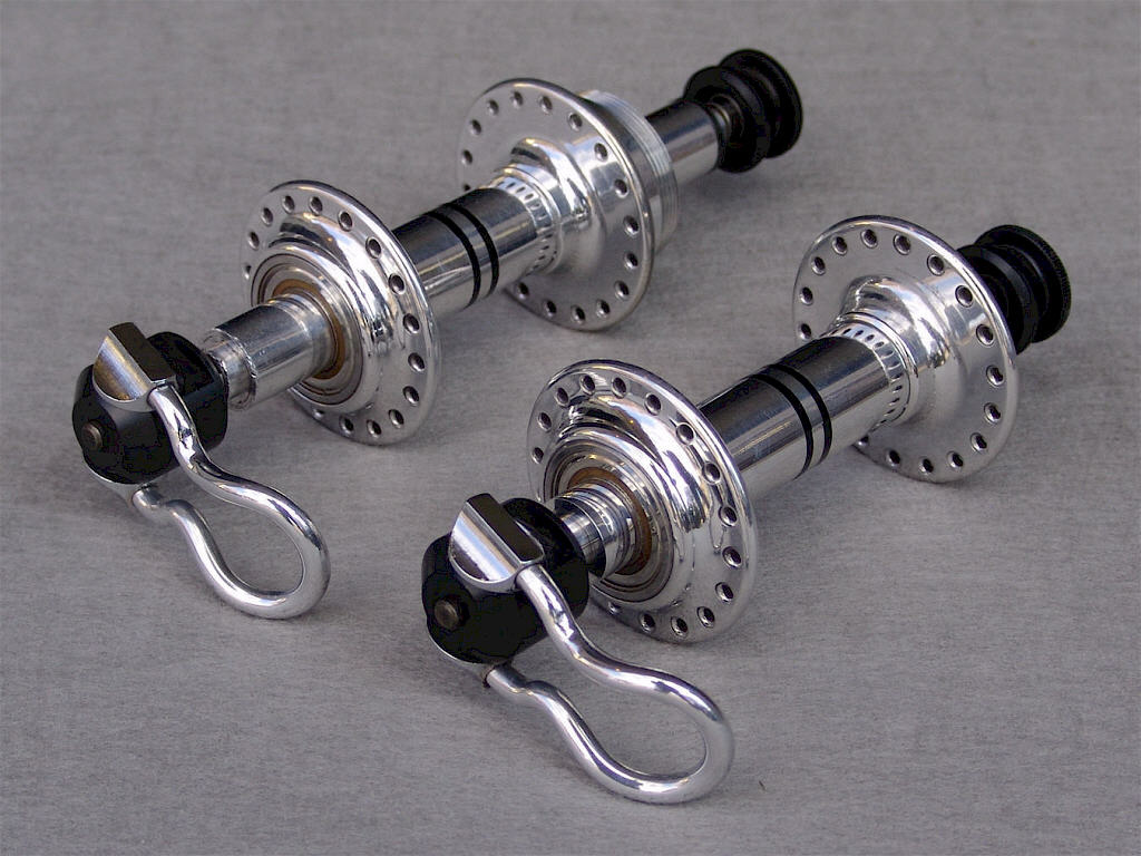 <------------------ SOLD ------------------> Weyless quick release hubset - 100 / 122 mm OLD - English thread (NOS)