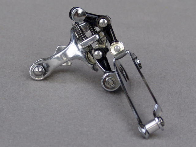 <------------------ SOLD ------------------> Campagnolo Super Record 1052/SR front derailleur - post 1981 (USED)