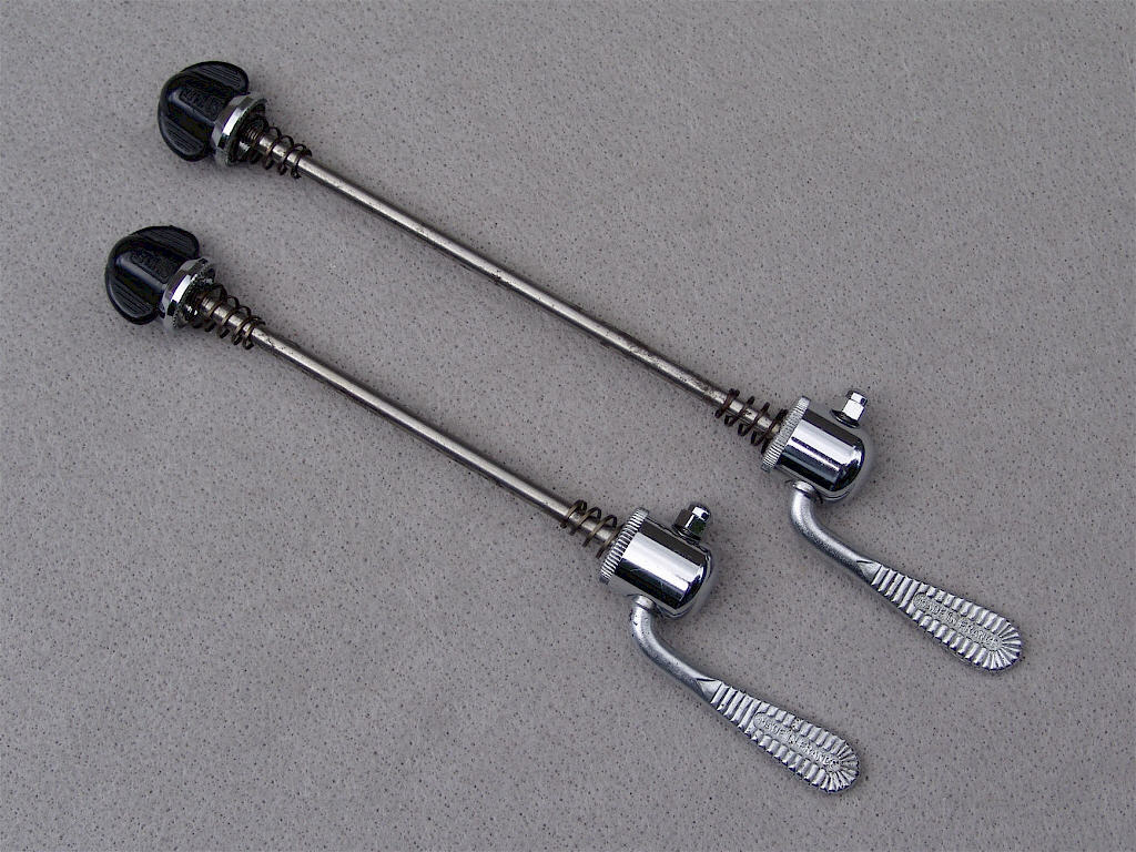 <------------------ SOLD ------------------> Simplex SX 3607 quick release mechanisms - circa 1975 to 1979 (USED)