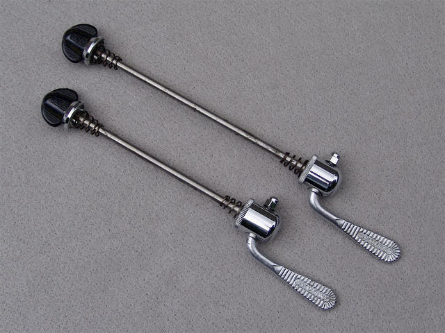 <------------------ SOLD ------------------> Simplex SX 3607 quick release mechanisms - circa 1975 to 1979 (USED)
