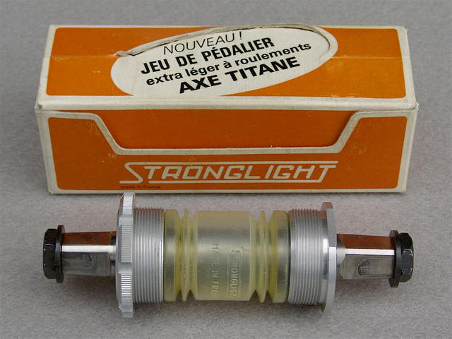 <------------- SALE PENDING -------------> Stronglight 650 Titane bottom bracket - titanium spindle - 118 mm - English