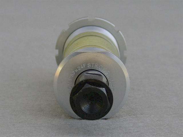<------------- SALE PENDING -------------> Stronglight 650 Titane bottom bracket - titanium spindle - 118 mm - English