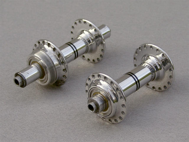 <------------------ SOLD ------------------> Weyless quick release hubset - 100 / 122 mm OLD - English thread (USED)