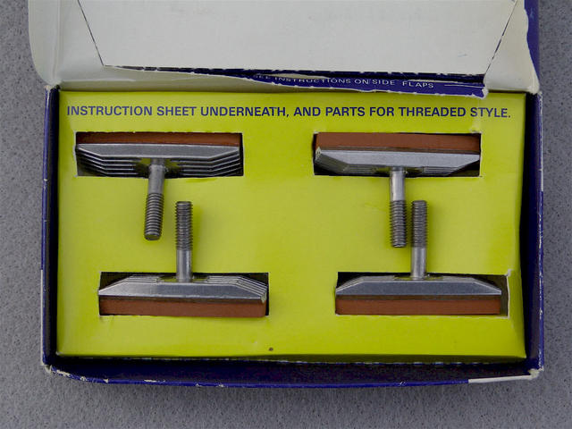 <------------------ SOLD ------------------> Scott / Mathauser brake shoes & pads - early finned type - threaded posts