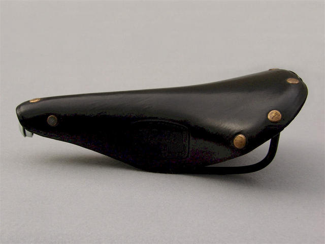<------------------ SOLD ------------------> Ideale 90 saddle - early painted steel rails - Black - circa pre 1974 (NOS)