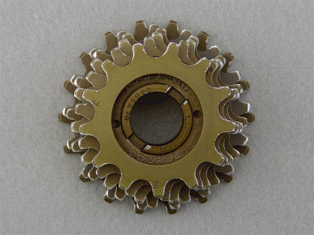 <------------------- SOLD ----------------> Maillard 700 Professional - alloy 6 speed - 13-18 and 13-21 cogsets - English 