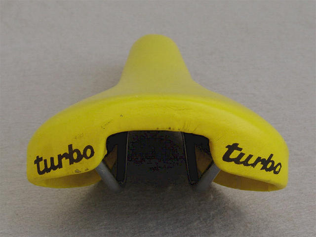 <------------------ SOLD ------------------> Selle Italia Turbo saddle - chromed steel rails - circa 1986 