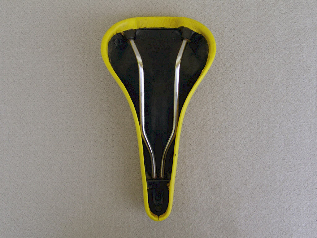 <------------------ SOLD ------------------> Selle Italia Turbo saddle - chromed steel rails - circa 1986 