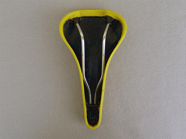 <------------------ SOLD ------------------> Selle Italia Turbo saddle - chromed steel rails - circa 1986 