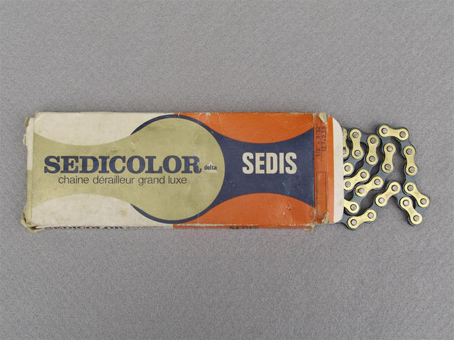 <------------------ SOLD ------------------> Sedicolor 4DG chain - pre Sedisport design - Gold / Black color (NOS / NIB)