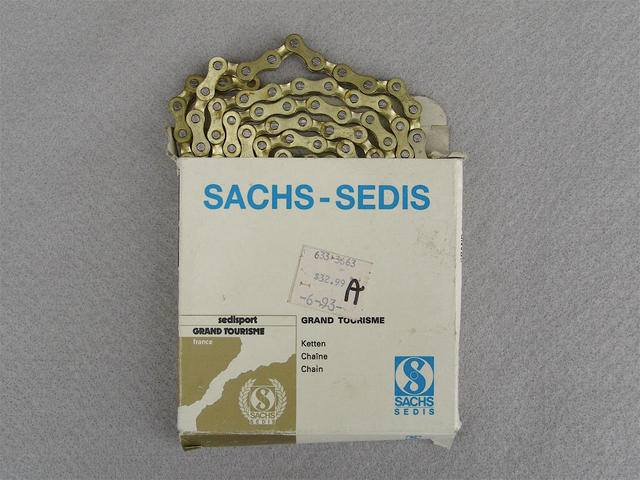 <------------------ SOLD ------------------> Sedisport GT-7 chain - Gold color (NOS / NIB)
