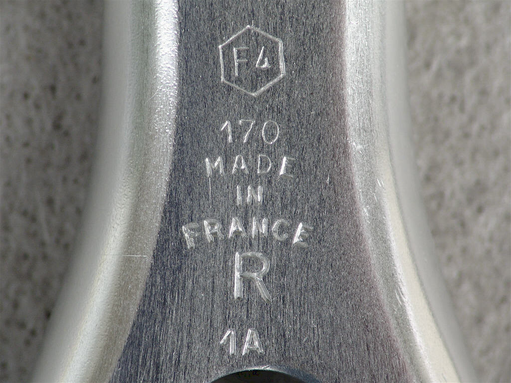 <------------------ SOLD ------------------> Stronglight 107 crankset - 42/52 double - 144 mm BCD (USED)