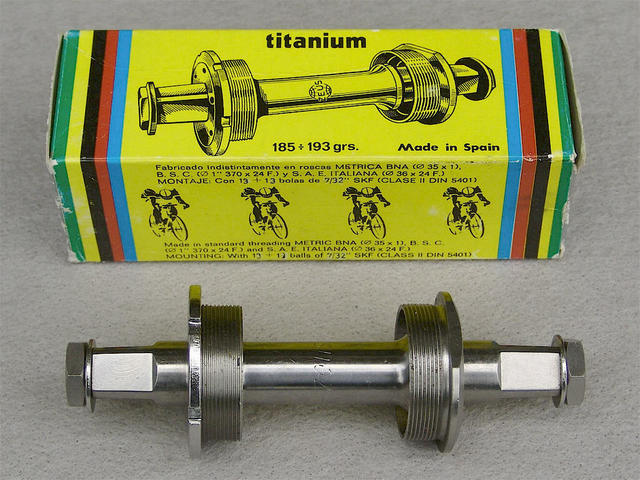 <------------------ SOLD ------------------> Zeus 2000 bottom bracket - titanium - 118 mm - French threaded (NOS)