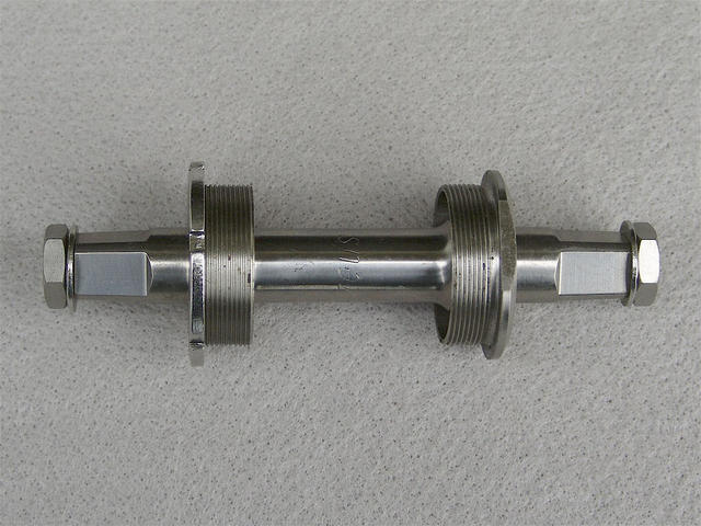 <------------------ SOLD ------------------> Zeus 2000 bottom bracket - titanium - 118 mm - French threaded (NOS)